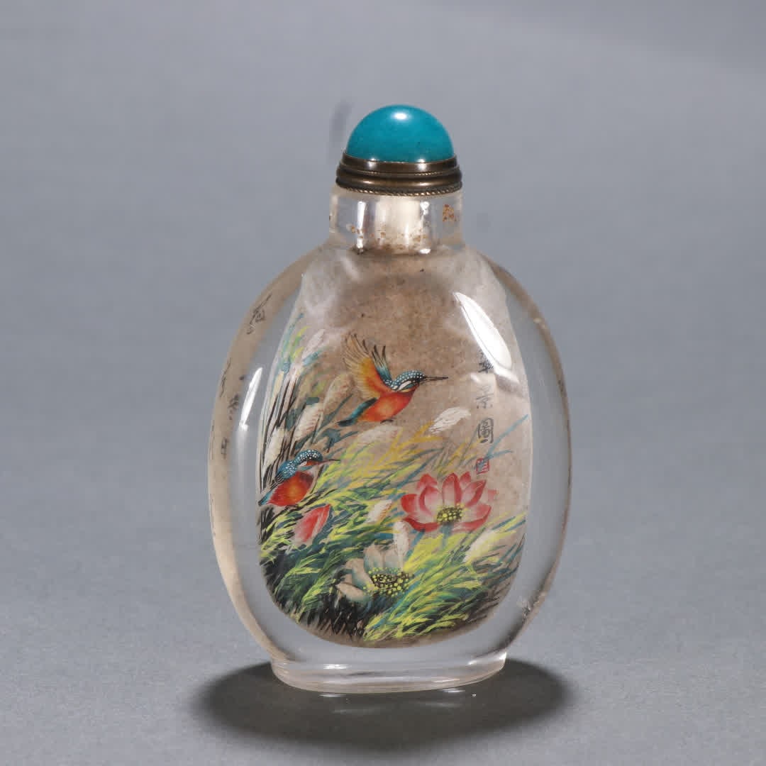 A snuff bottle with a natural crystal inner painting of emerald scenery: A snuff bottle with a natural crystal inner painting of emerald scenery SIZE: H:8.9cm W:5.6cm W:125.4g (The Dimensions Of All Batches Are Manually Measured.If You Need More Detailed Information,