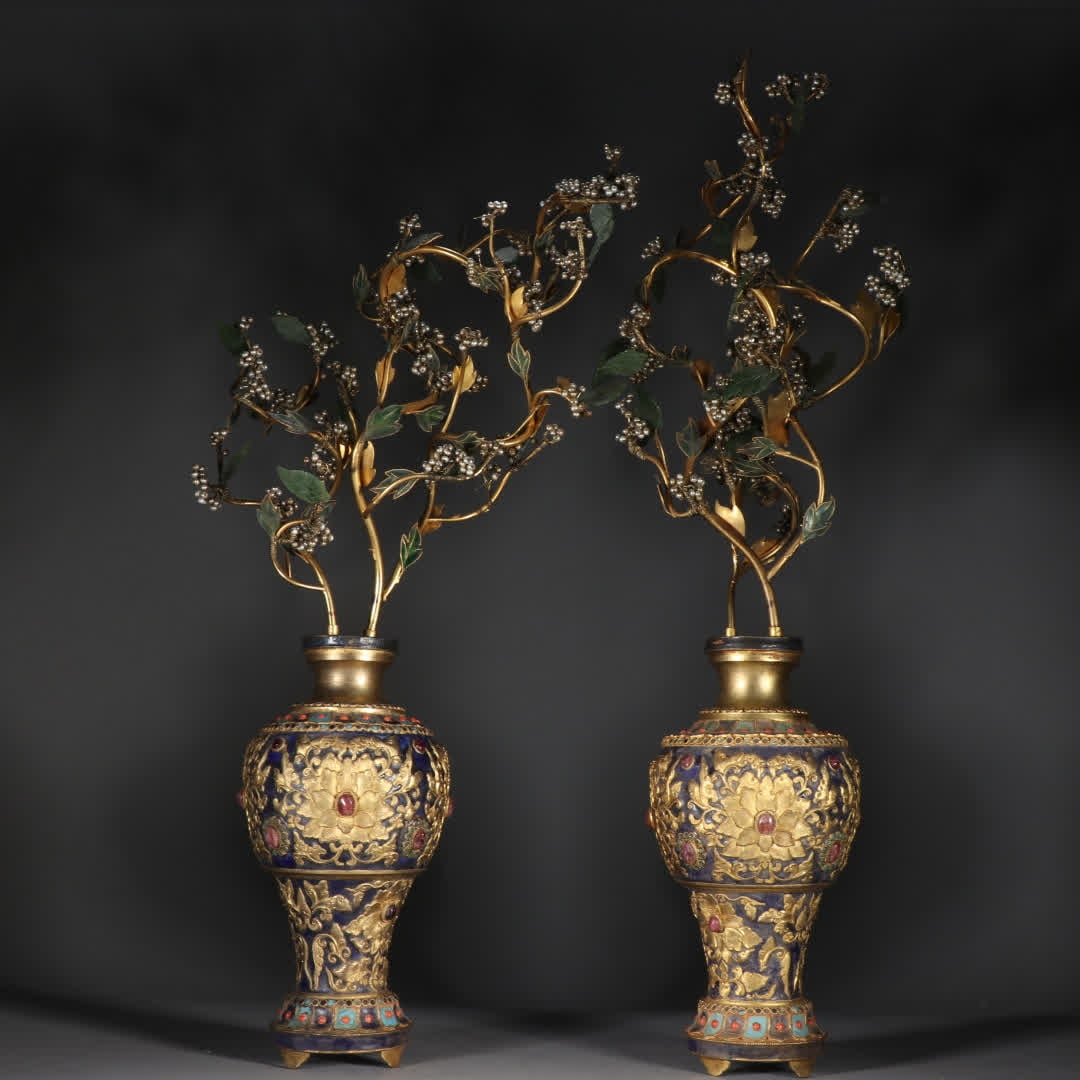 A pair of Qing dynasty copper gilt blue-burned blue inlaid jade pearl vases: Qing Dynasty: A pair of copper gilded blue-burned inlaid jade pearl vases SIZE: H:55cm W:25cm Single W:1380.3g (The Dimensions Of All Batches Are Manually Measured.If You Need More Detailed