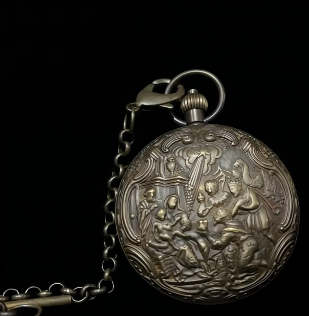 A late Qing dynasty double-leaf pure copper pocket watch: Late Qing Dynasty double-leaf pure copper pocket watch SIZE: D:55mm (The Dimensions Of All Batches Are Manually Measured.If You Need More Detailed Information, Please Contact Our Customer Service