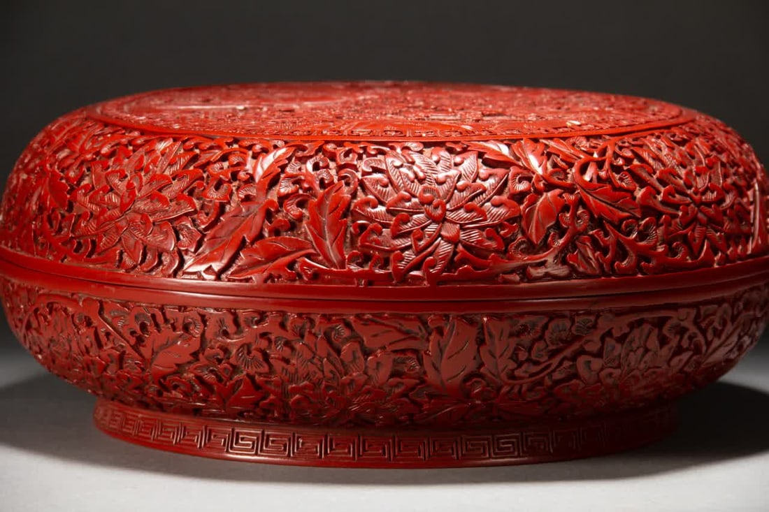A Qing Dynasty carved red chest - 5
