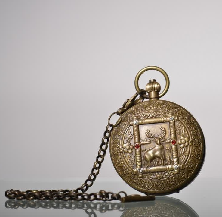 A 19th-century copper gilt pocket watch inlaid with treasure deer motif: 19th century: Gilt bronze pocket watch inlaid with treasure deer motif SIZE: D:55mm (The Dimensions Of All Batches Are Manually Measured.If You Need More Detailed Information, Please Contact Our