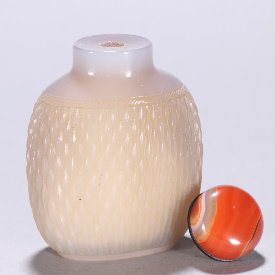 A Qing Dynasty agate bamboo basket patterned snuff bottle - 3