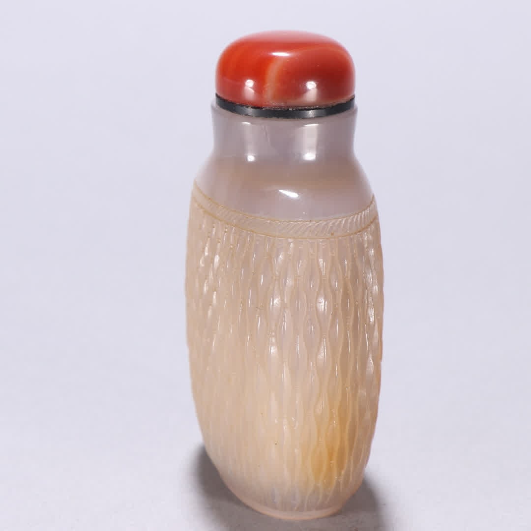 A Qing Dynasty agate bamboo basket patterned snuff bottle - 4