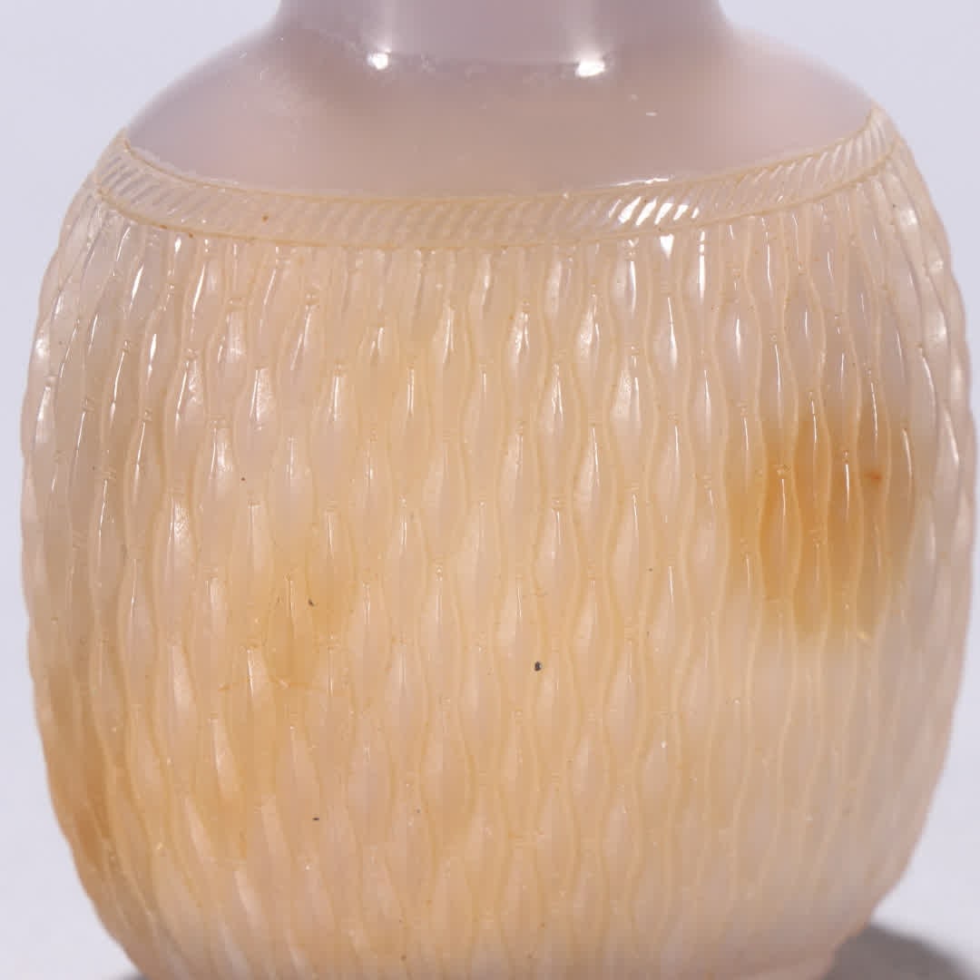A Qing Dynasty agate bamboo basket patterned snuff bottle - 6