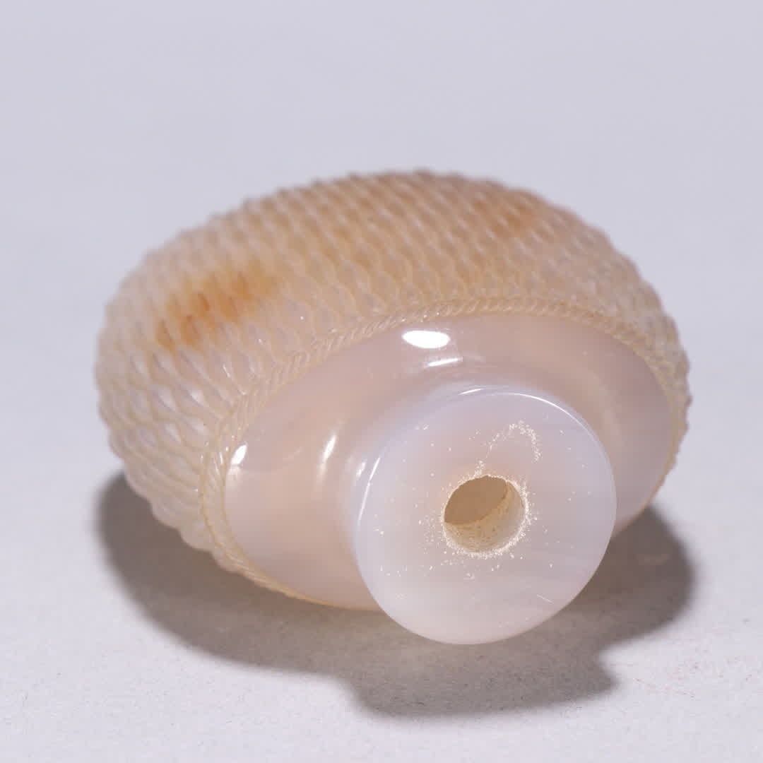 A Qing Dynasty agate bamboo basket patterned snuff bottle - 8