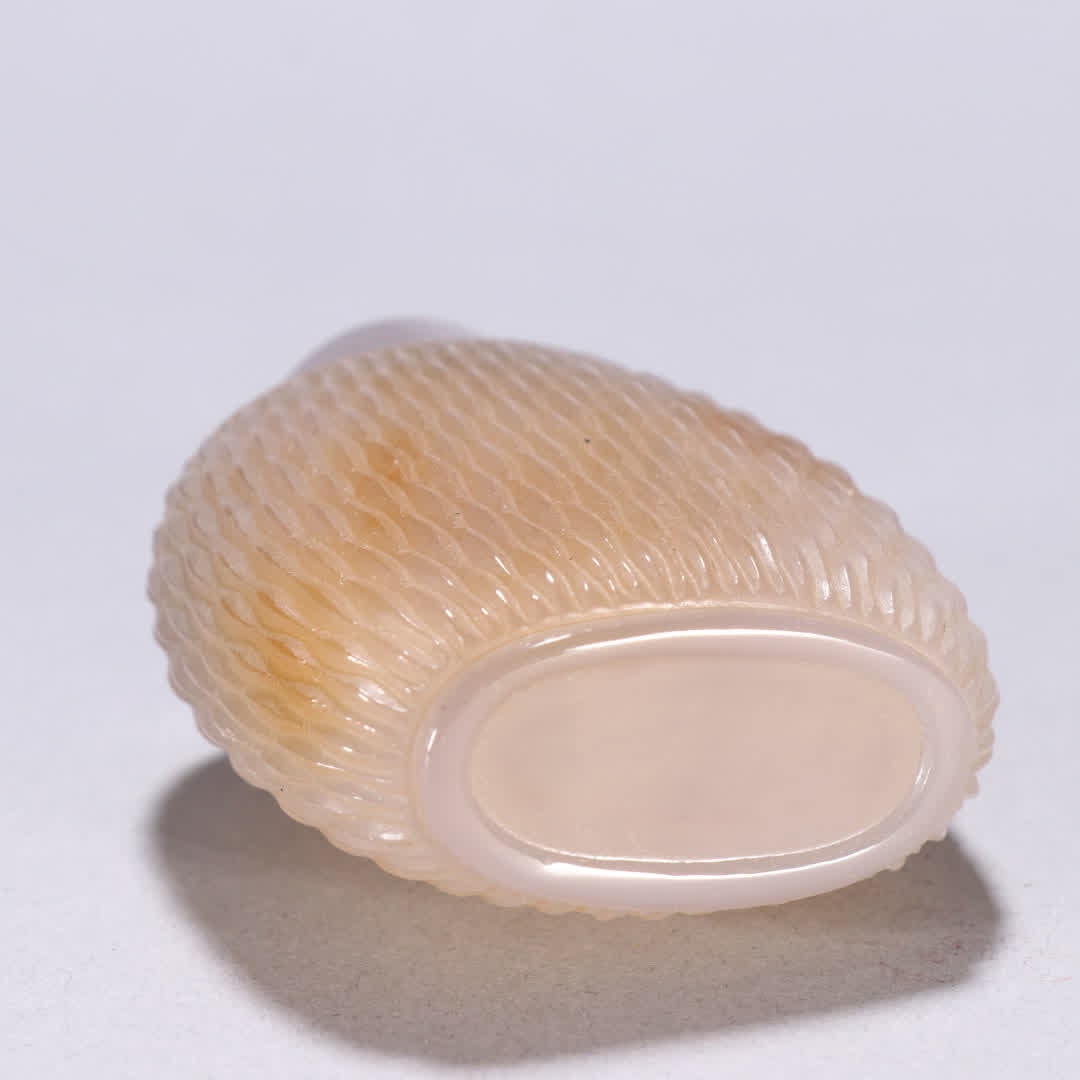 A Qing Dynasty agate bamboo basket patterned snuff bottle - 9