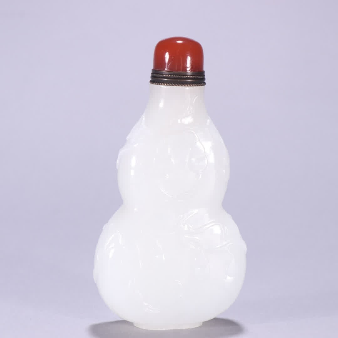 A gourd-shaped snuff bottle from a Qing Dynasty Hetian jade character story: Qing Dynasty Hetian Jade Character Story Gourd-shaped Snuff Bottle SIZE: H:9.3cm W:5cm W:103.3g (The Dimensions Of All Batches Are Manually Measured.If You Need More Detailed Information, Please