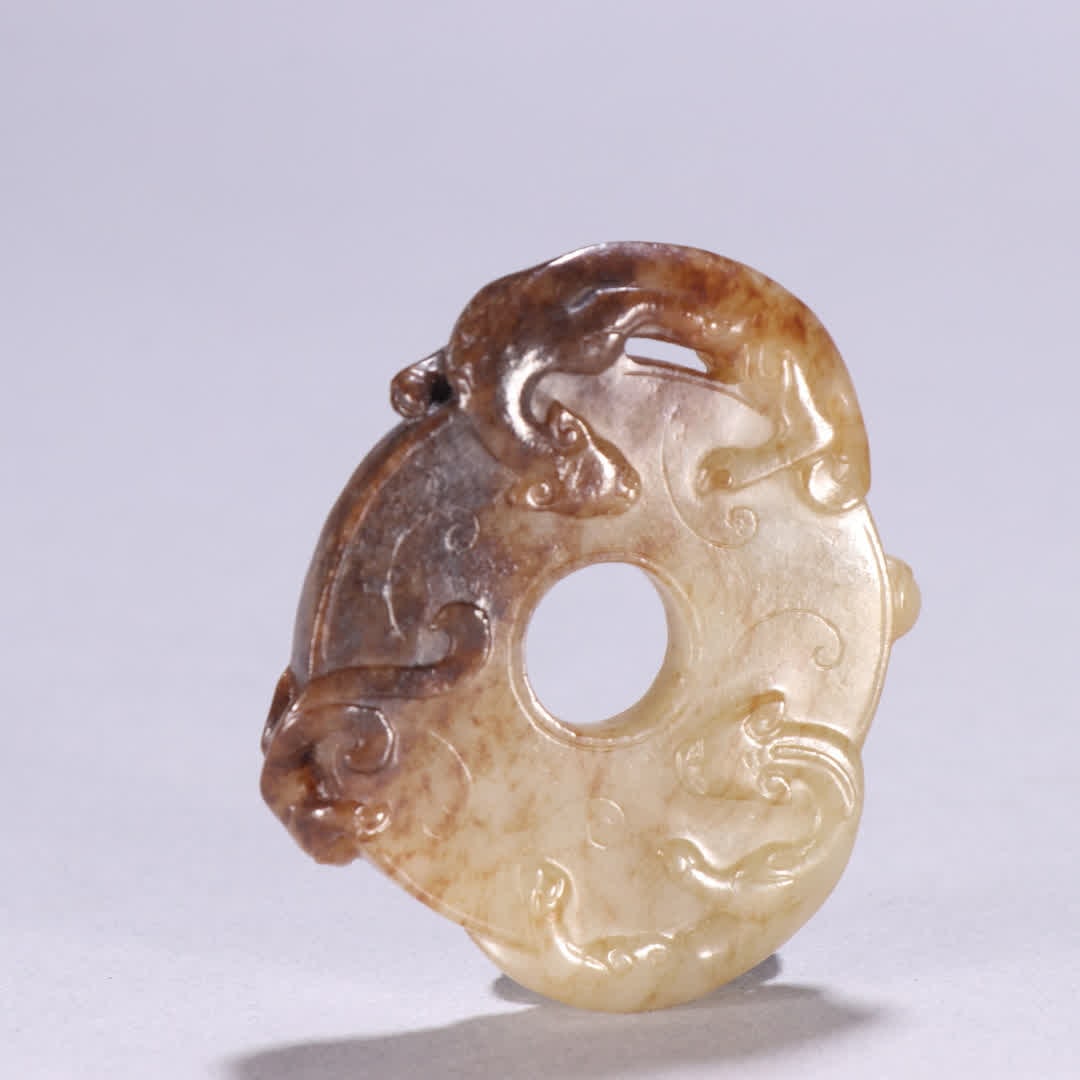 One Hetian jade chi dragon pattern chicken heart pendant: Hetian jade chi dragon pattern chicken heart pendant SIZE: H:6.2cm W:5cm W:55.2g (The Dimensions Of All Batches Are Manually Measured.If You Need More Detailed Information, Please Contact Our
