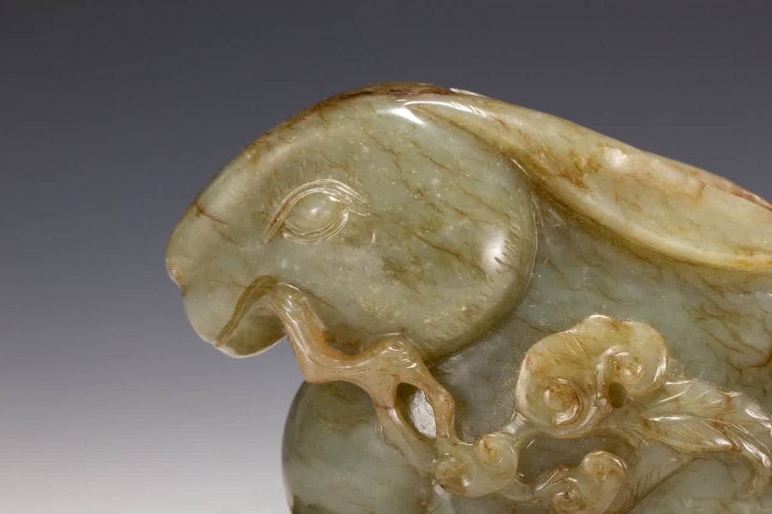 A Qing Dynasty Hetian jade beast - 2