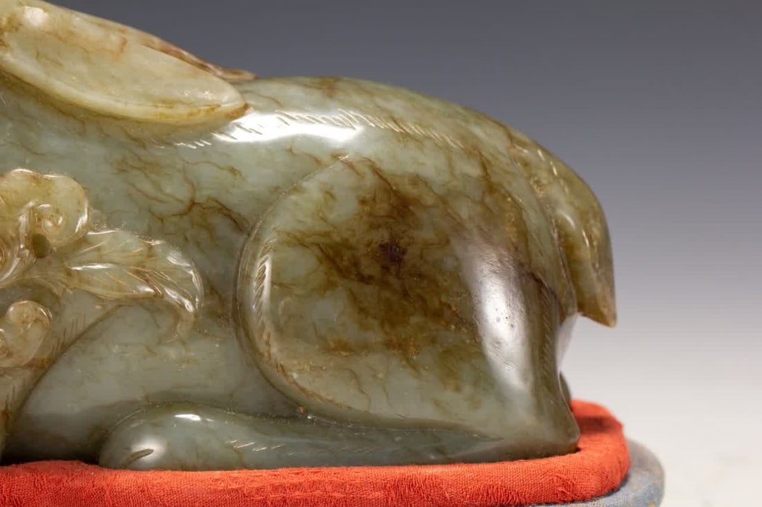 A Qing Dynasty Hetian jade beast - 4