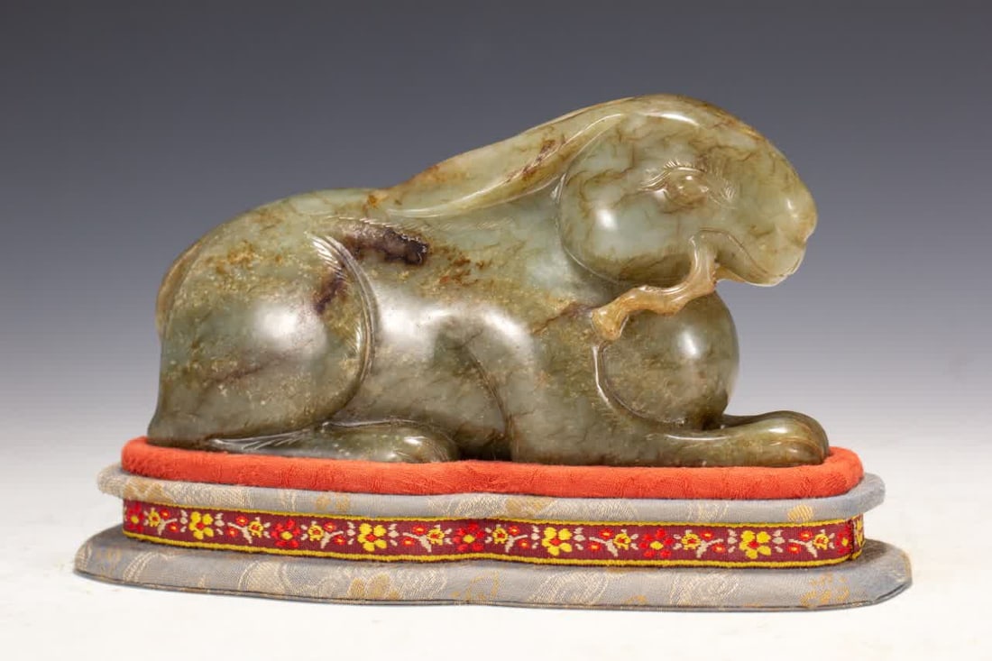 A Qing Dynasty Hetian jade beast - 5