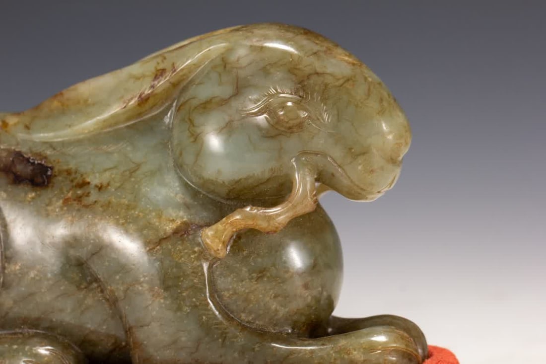 A Qing Dynasty Hetian jade beast - 6