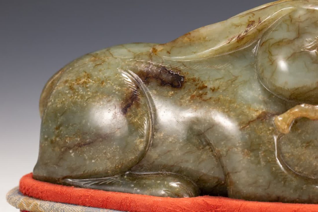 A Qing Dynasty Hetian jade beast - 7