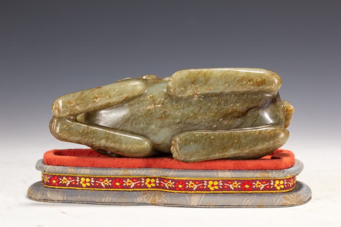 A Qing Dynasty Hetian jade beast - 9