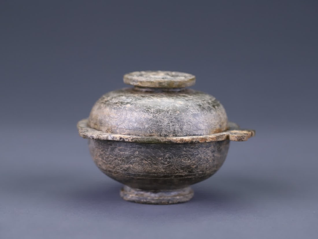 A Han dynasty ancient jade lid box - 2