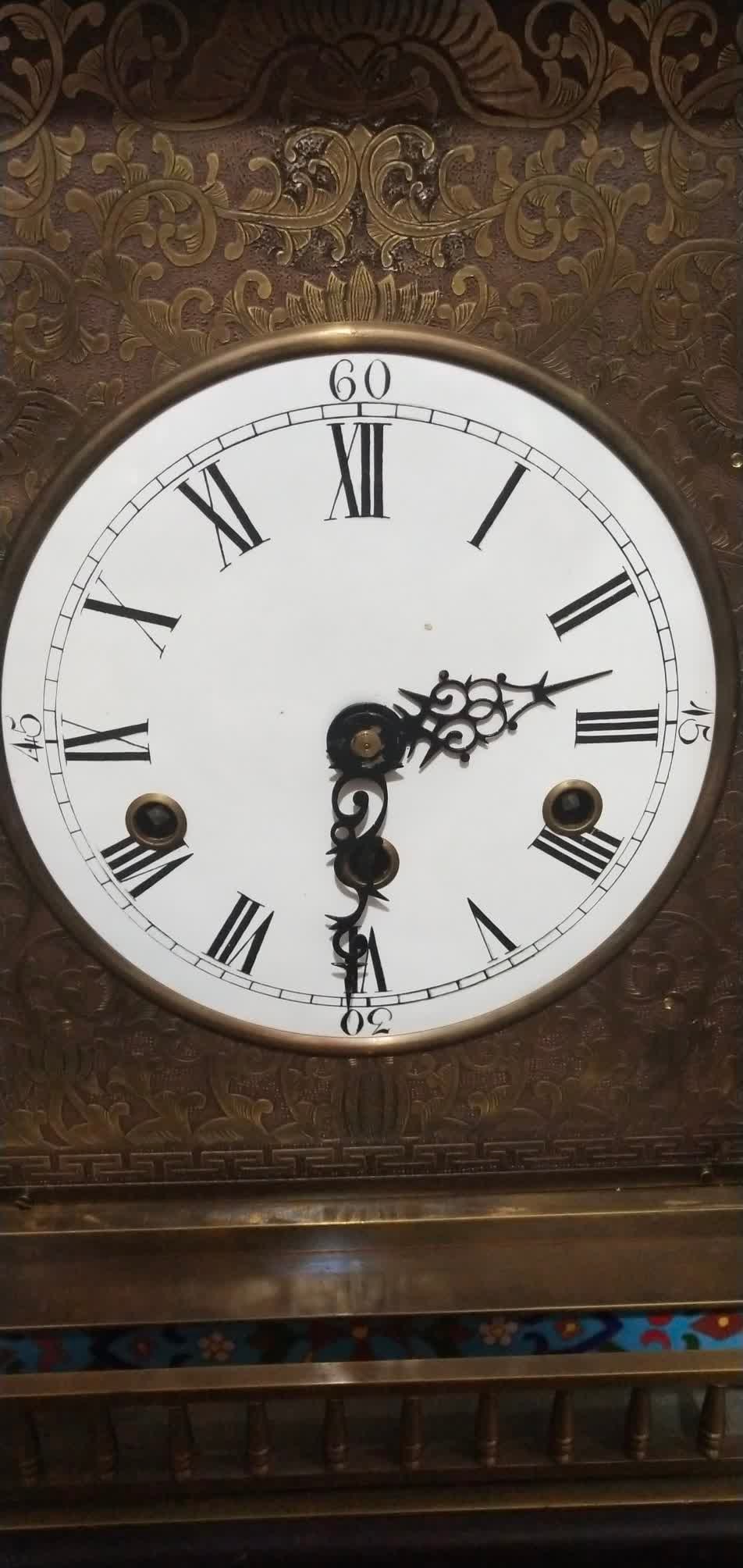 A late Qing dynasty cloisonne mechanical five-tone table clock - 9