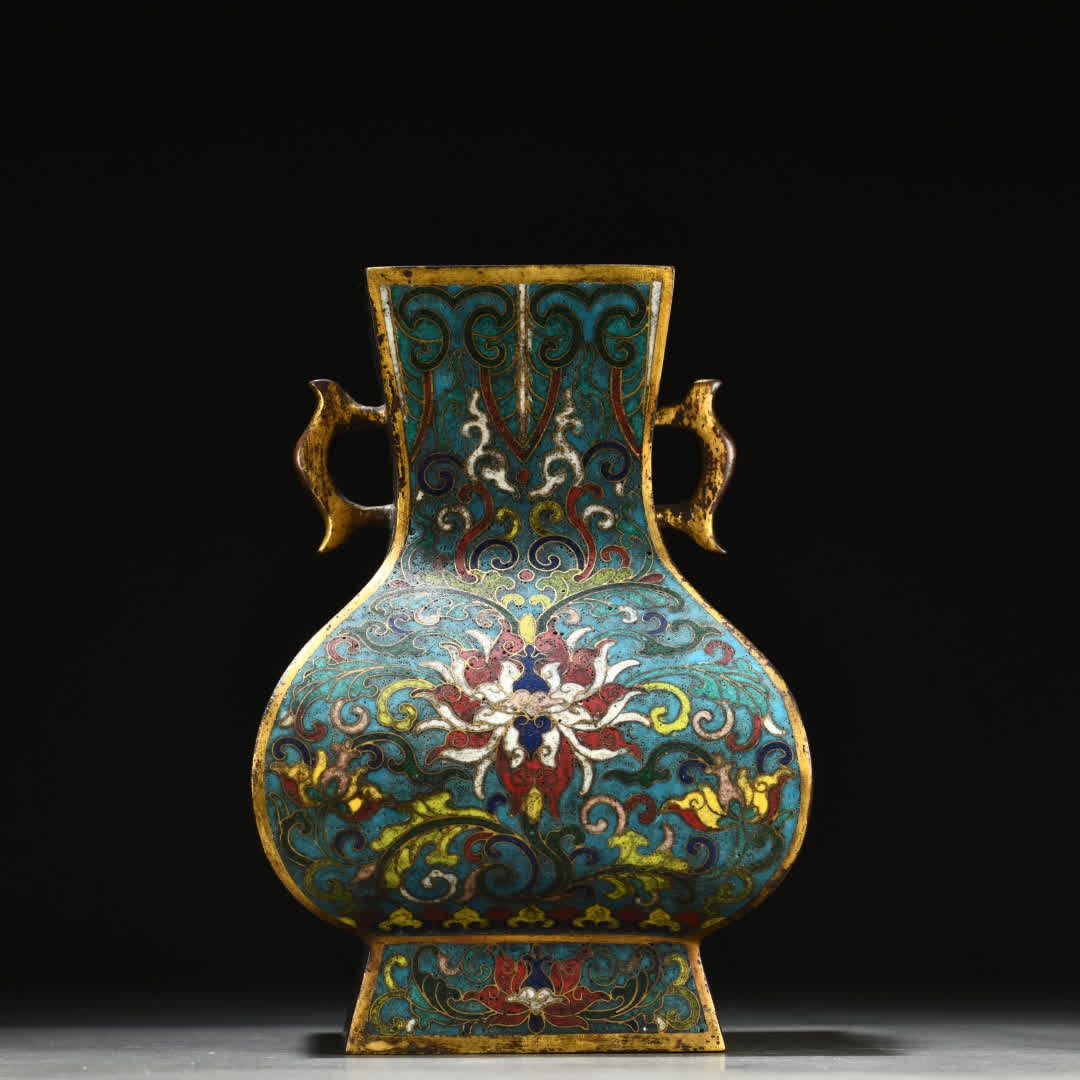 A Qing Dynasty cloisonne cloisonne enamel square vase (1 of 9)