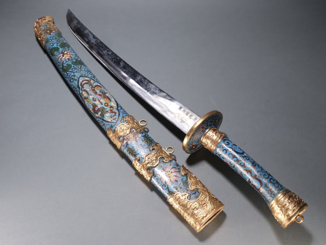 A Qing Dynasty bronze gilt cloisonne dragon-patterned sword (1 of 9)