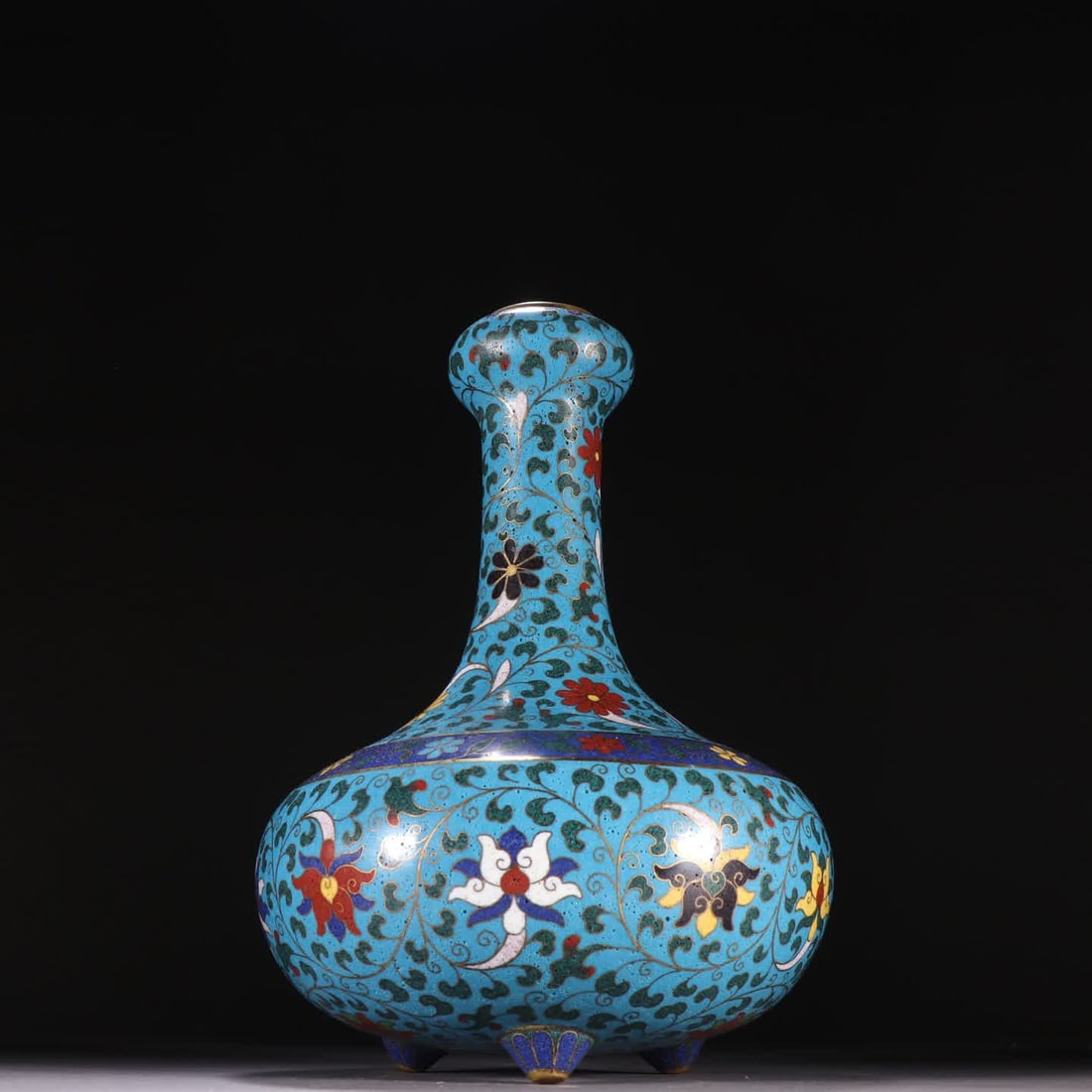 A Ming Dynasty copper-bodied cloisonne garlic vase: Ming Dynasty copper-bodied cloisonne garlic vase SIZE: H:26cm W:18cm W:1650g (The Dimensions Of All Batches Are Manually Measured.If You Need More Detailed Information, Please Contact Our Customer