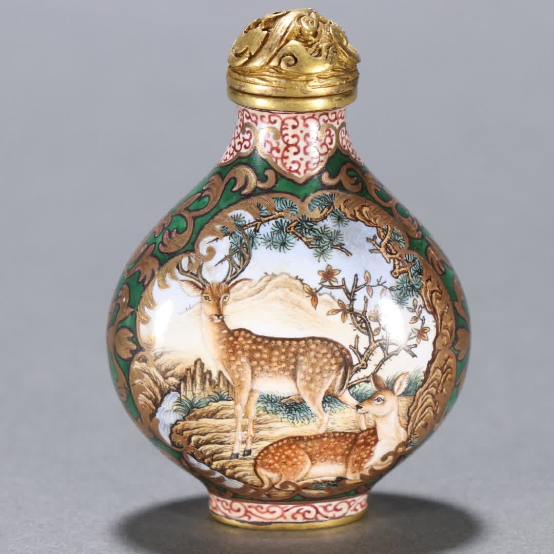 A Qing Dynasty bronze-bodied painted enamel window deer pattern snuff bottle - 2