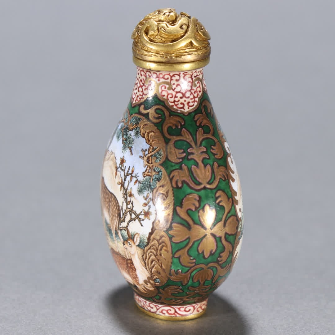 A Qing Dynasty bronze-bodied painted enamel window deer pattern snuff bottle - 4