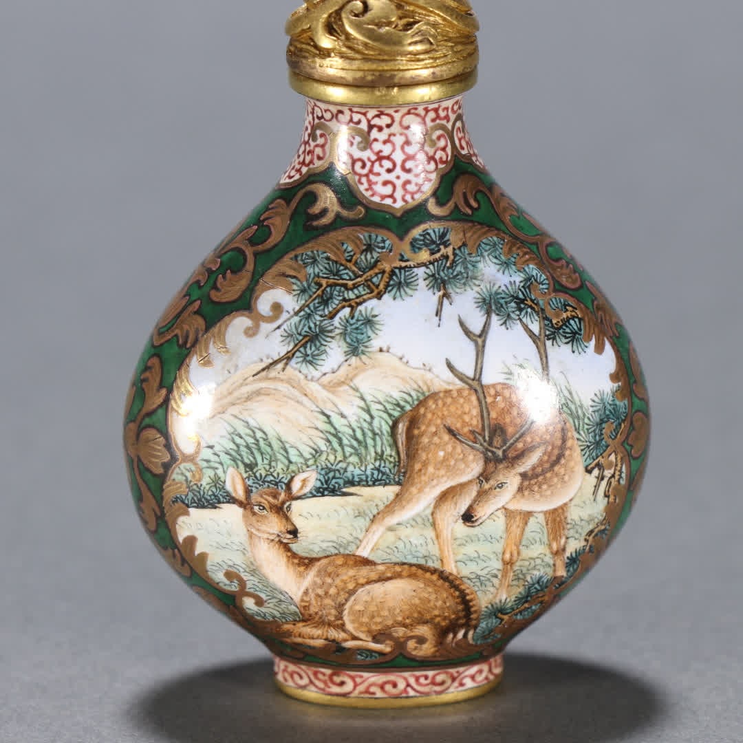 A Qing Dynasty bronze-bodied painted enamel window deer pattern snuff bottle - 6