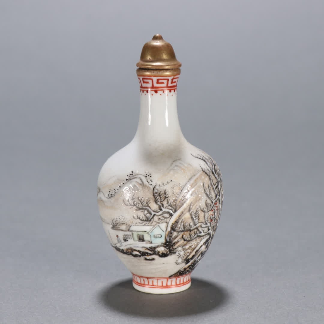 A snuff bottle from the Qing Dynasty with porcelain body painted with enamel snowy scenes: Qing Dynasty porcelain-based enamel snowy scene snuff bottle SIZE: H:8.7cm W:4.3cm W:45g (The Dimensions Of All Batches Are Manually Measured.If You Need More Detailed Information, Please Contact Our 