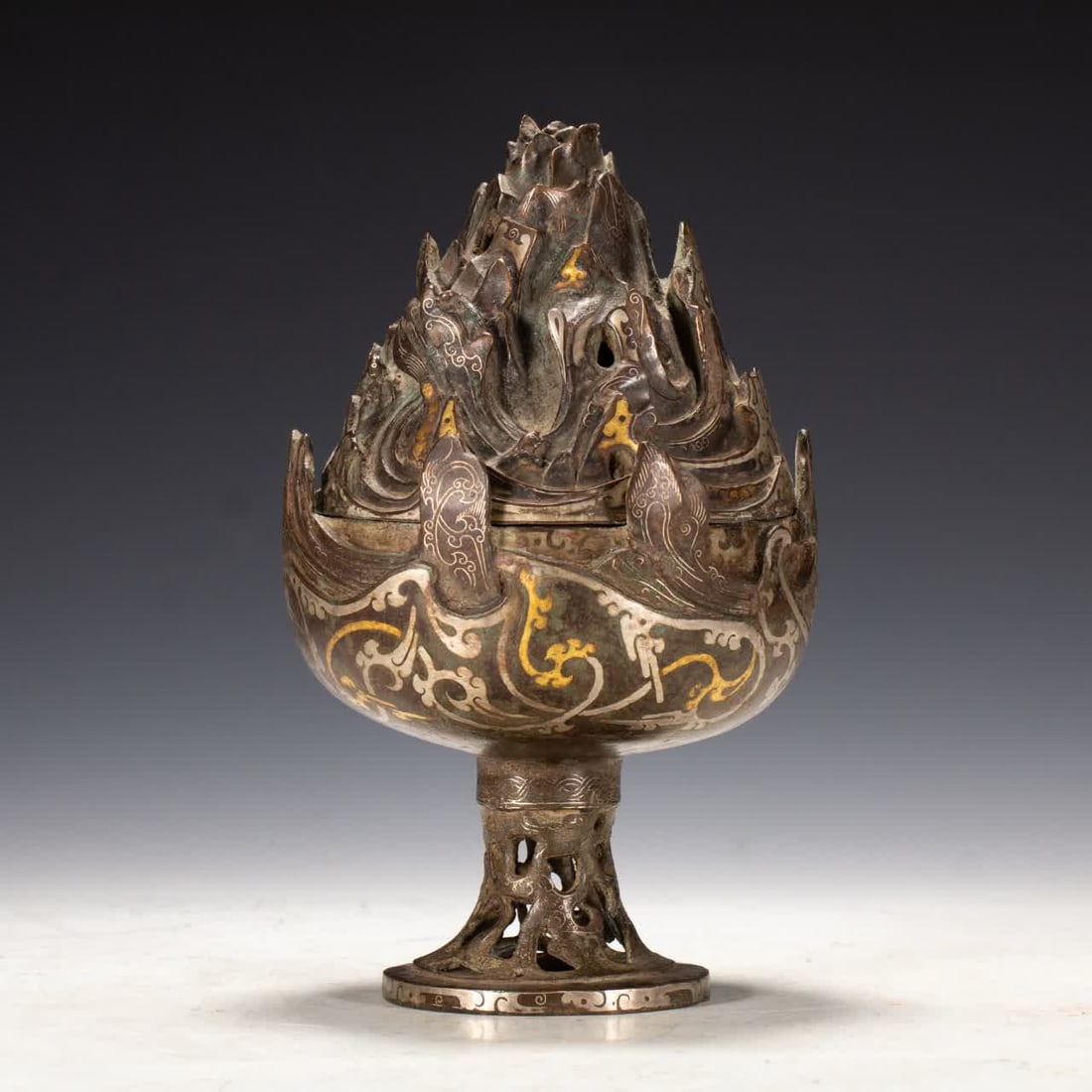 A Qing Dynasty inlaid gold and silver Boshan censer: Qing Dynasty inlaid gold and silver Boshan censer SIZE: L:13cm W:13cm H:22.5cm W:1980g (The Dimensions Of All Batches Are Manually Measured.If You Need More Detailed Information, Please Contact Our Cu