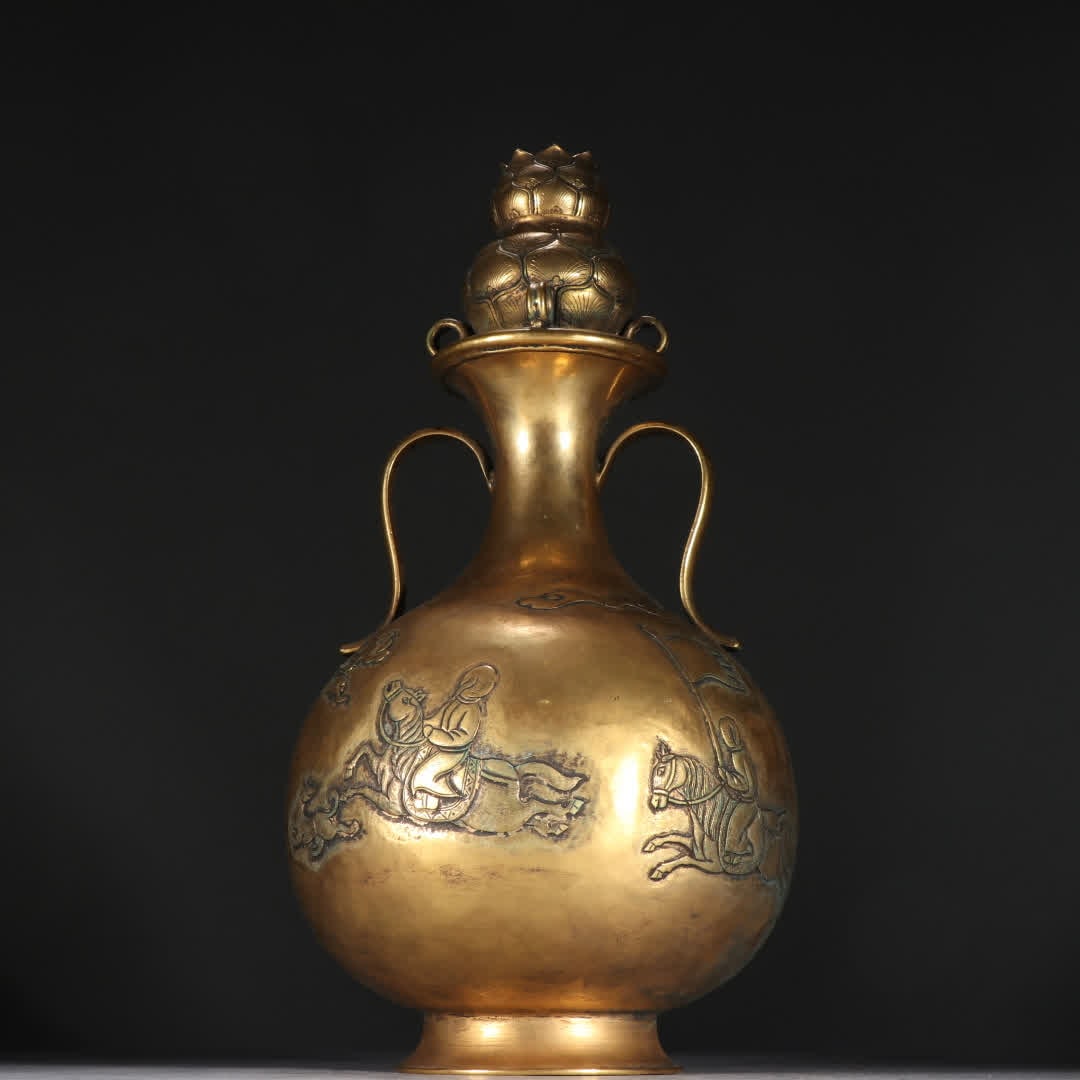 A Qing Dynasty gilt bronze lotus-topped vase depicting character stories: Qing Dynasty gilt bronze character story lotus-topped vase SIZE: H:28cm W:15cm W:910g (The Dimensions Of All Batches Are Manually Measured.If You Need More Detailed Information, Please Contact Our Cus