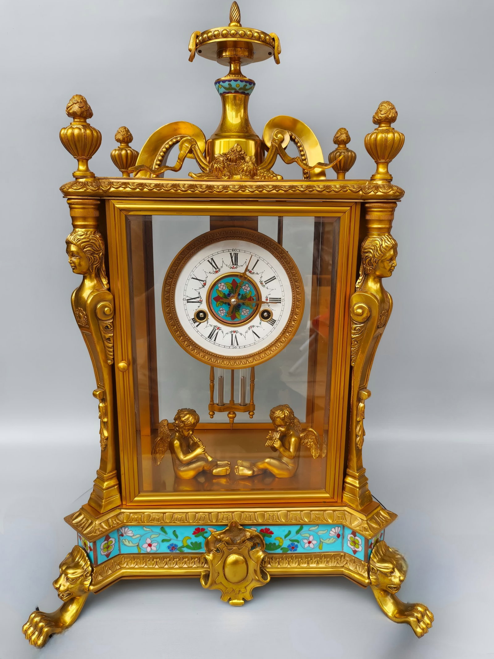 A late Qing dynasty clock featuring two angels and four pillars of beauty, exquisitely carved and (1 of 9)