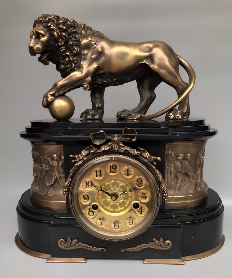 A late Qing dynasty lion-style ancient clock: The ancient lion-shaped clock from the late Qing dynasty SIZE: 42x23x46cm (The Dimensions Of All Batches Are Manually Measured.If You Need More Detailed Information, Please Contact Our Customer Servic