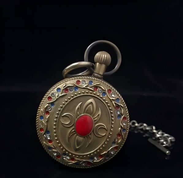 A late Qing dynasty inlaid copper pocket watch: Late Qing dynasty inlaid copper pocket watch SIZE: D:5cm (The Dimensions Of All Batches Are Manually Measured.If You Need More Detailed Information, Please Contact Our Customer Service Before