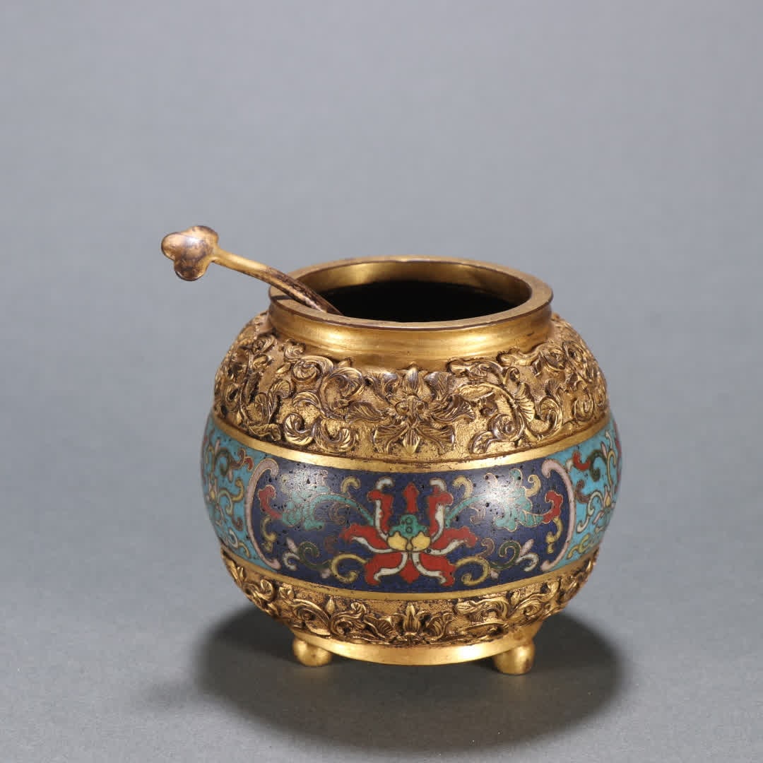 A Qing Dynasty copper gilt cloisonne water basin with entwined lotus patterns: Qing Dynasty bronze gilt cloisonne lotus entwined lotus pattern water basin SIZE: H:6.5cm W:7.2cm W:213g (The Dimensions Of All Batches Are Manually Measured.If You Need More Detailed Information,