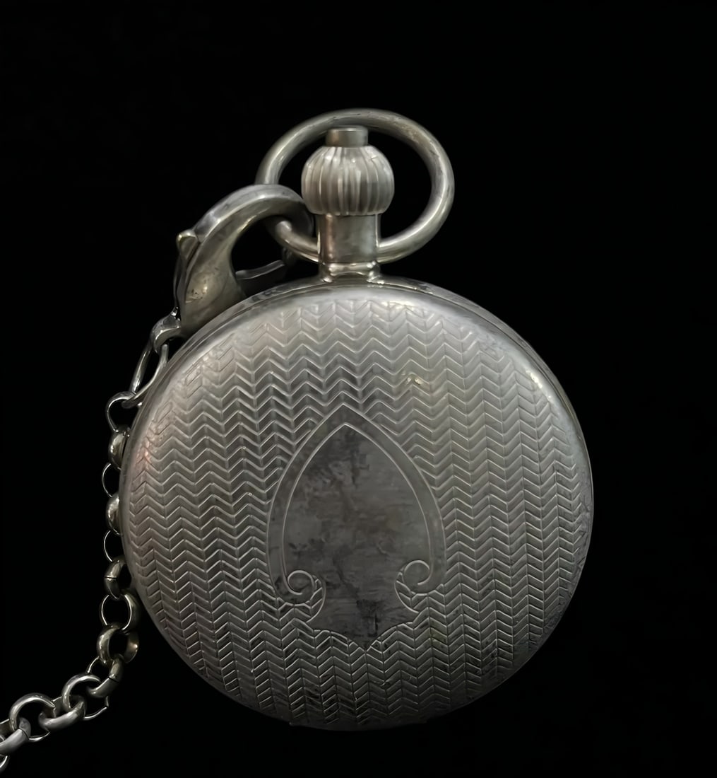 A late Qing dynasty double-open pocket watch: In the late Qing dynasty, I open my pocket watch in pairs SIZE: D:50mm (The Dimensions Of All Batches Are Manually Measured.If You Need More Detailed Information, Please Contact Our Customer Service