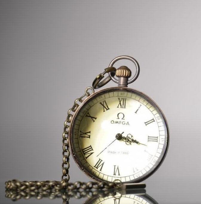 A twentieth-century crystal spherical mechanical clock - 3