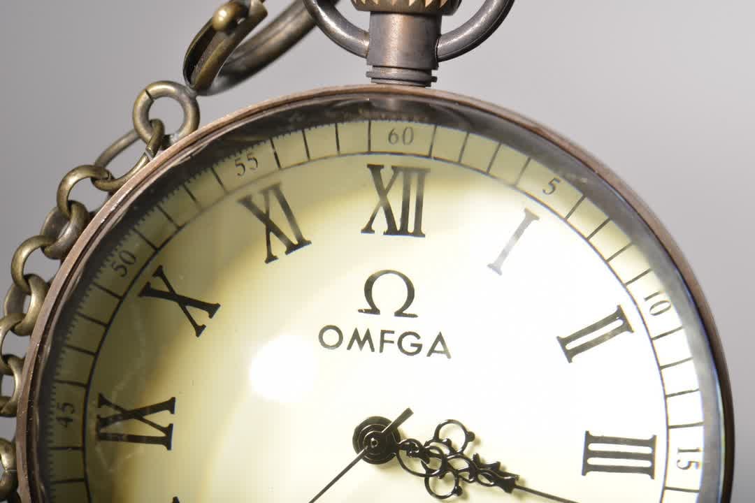 A twentieth-century crystal spherical mechanical clock - 4