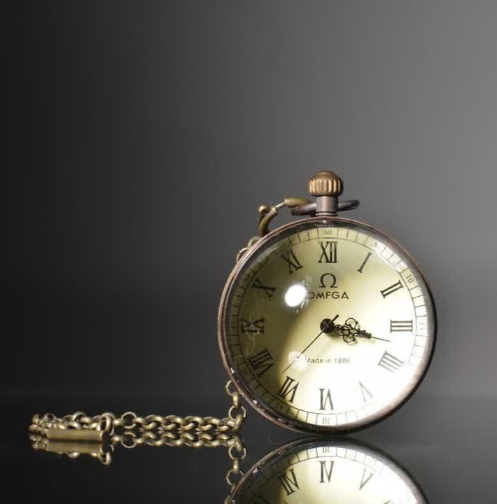 A twentieth-century crystal spherical mechanical clock - 9