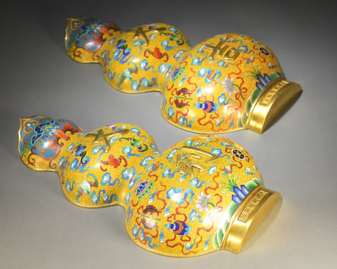A Qing Dynasty "Qianlong Period" marked copper-bodied cloisonne gourd pendant with "Great Luck and: Qing Dynasty 'Qianlong Period' marked copper-bodied cloisonne gourd pendant with 'Great Luck and Great Fortune' SIZE: H:34cm W:9.5cm Total W:1.7kg (The Dimensions Of All Batches Are Manually