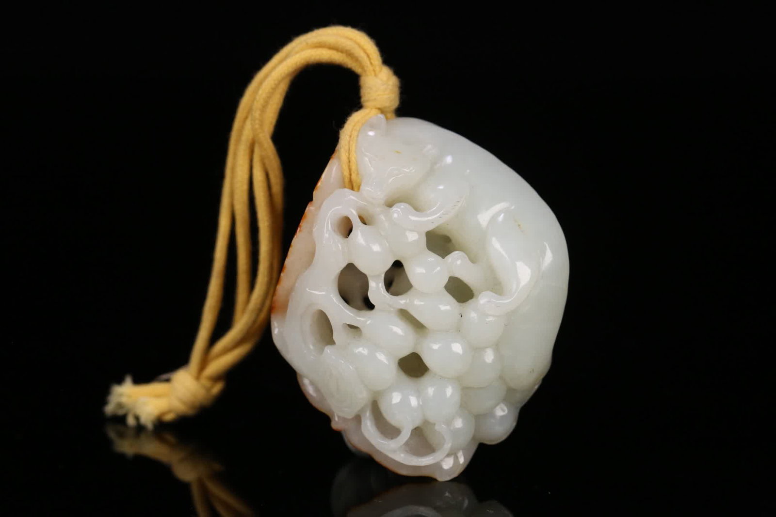 A Qing Dynasty Hetian jade seed jade squirrel grape handle: Qing Dynasty Hetian jade seed material squirrel grape handle SIZE: 6.6x5.5x2.9cm W:93.8g (The Dimensions Of All Batches Are Manually Measured.If You Need More Detailed Information, Please Contact Our