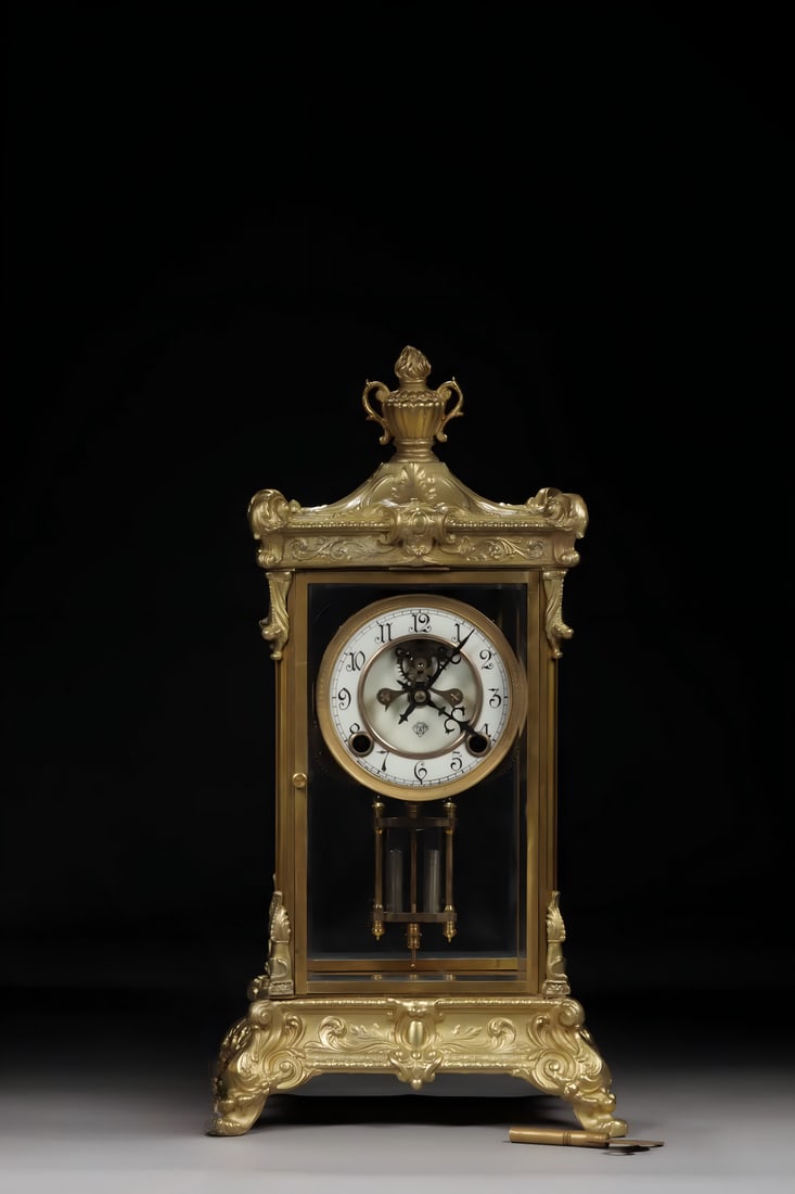 A Republic of China era gilt bronze table clock: Republic of China era bronze gilt Western table clock SIZE: 22x18.5x41.5cm Weight: 4940g (The Dimensions Of All Batches Are Manually Measured.If You Need More Detailed Information, Please Contact Our
