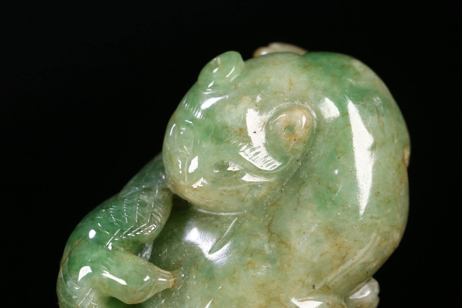 An old jadeite auspicious beast carving - 8