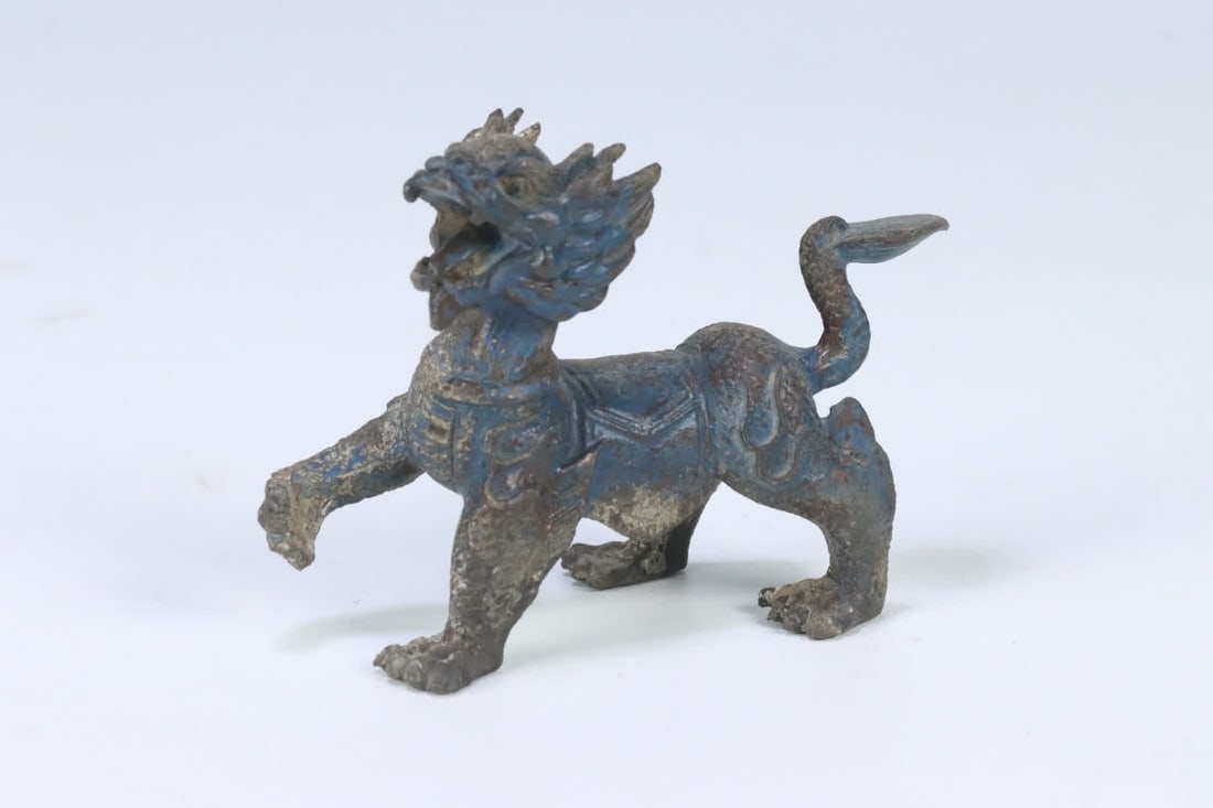 A bronze auspicious beast ornament - 2