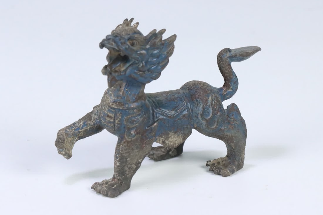 A bronze auspicious beast ornament - 9