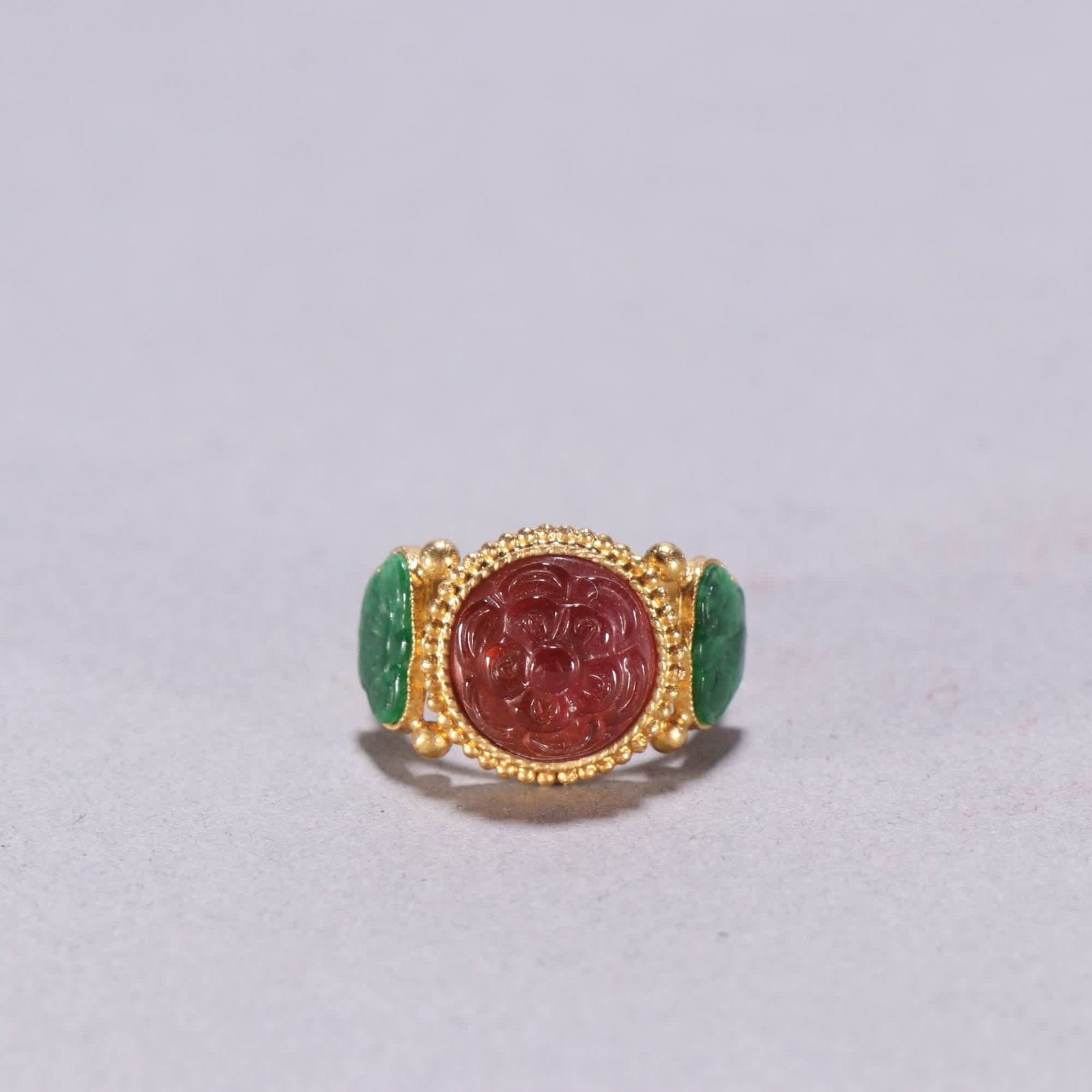 A Qing Dynasty silver gilt inlaid tourmaline patterned ring: Qing Dynasty silver-gilt inlaid tourmaline patterned ring SIZE: Inner diameter 1.6cm W: 6.4g (The Dimensions Of All Batches Are Manually Measured.If You Need More Detailed Information, Please Contact