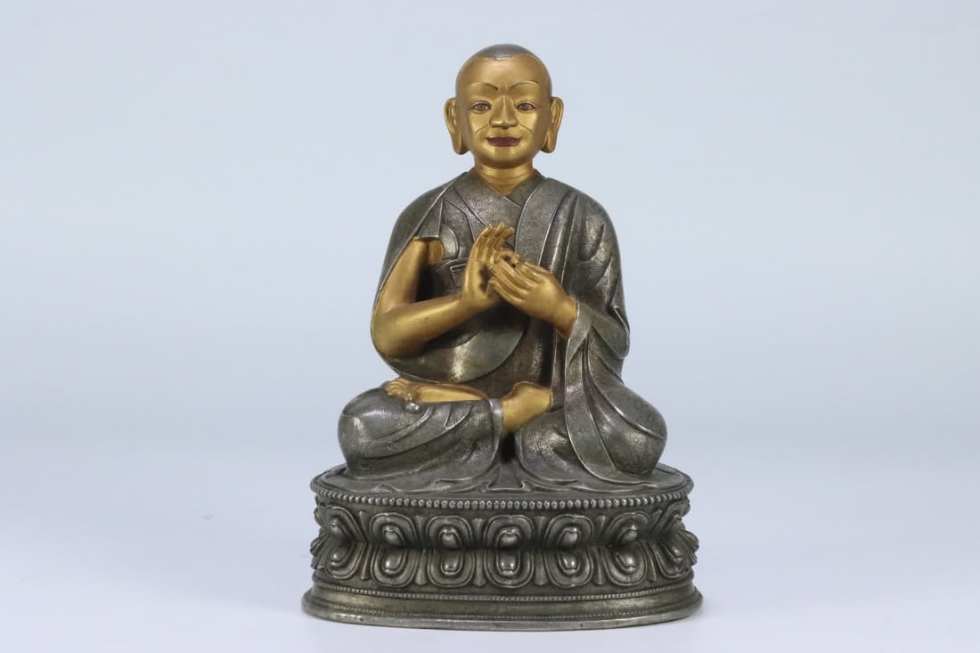 A Qing Dynasty gilded bronze and silver seated master statue: Qing Dynasty gilded bronze statue of the master seated in silver SIZE: 17.9x13.2x10.5cm W:1840g (The Dimensions Of All Batches Are Manually Measured.If You Need More Detailed Information, Please