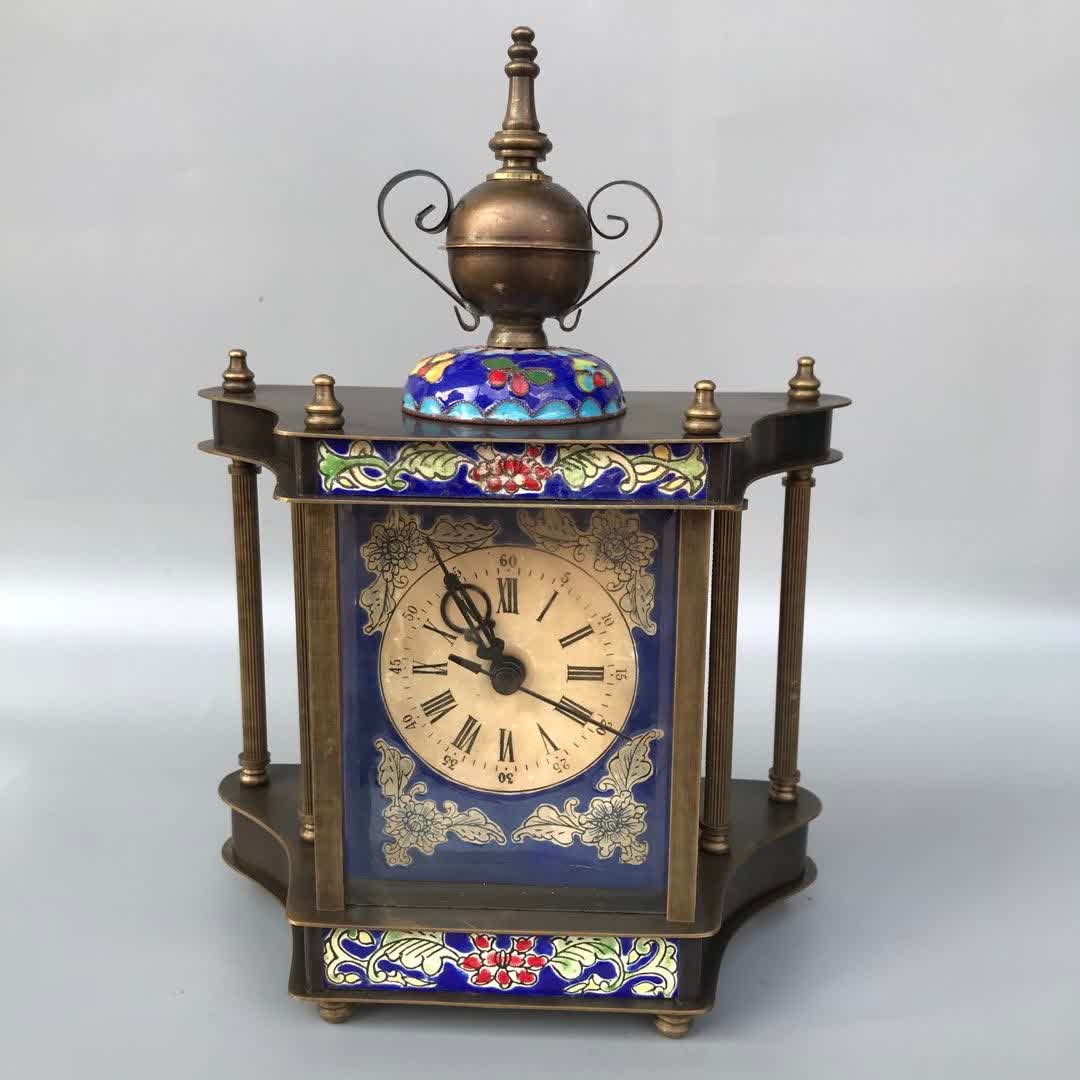 A late Qing European mechanical pure copper cloisonne small hand clock: A small table clock in late Qing European mechanical pure copper cloisonne SIZE: 15x8x22cm (The Dimensions Of All Batches Are Manually Measured.If You Need More Detailed Information, Please Contact