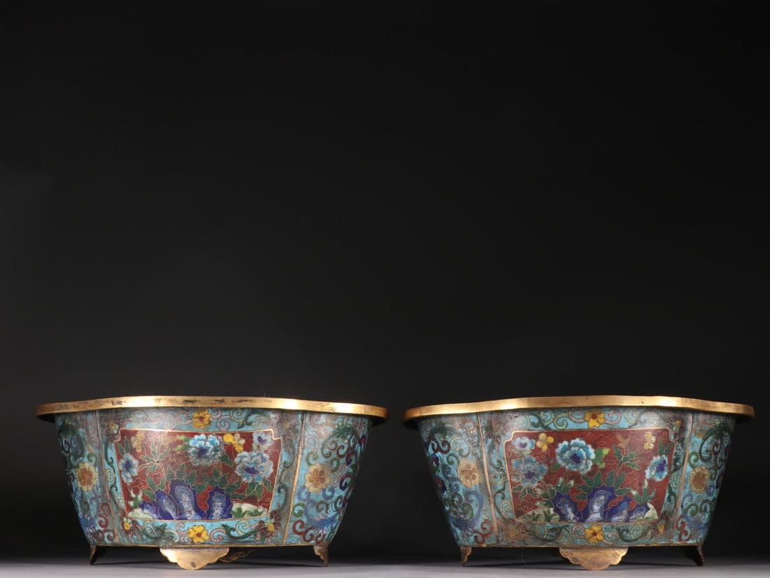 A pair of Qing Dynasty bronze gilt cloisonne flower pots: Qing Dynasty Pair of gilt bronze cloisonne flower pots SIZE: H:11.2cm W:26cm Single W:1050g (The Dimensions Of All Batches Are Manually Measured.If You Need More Detailed Information, Please Contact
