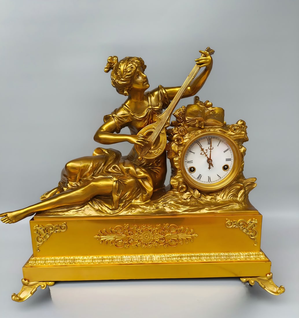 A late Qing dynasty European-style mechanical pure copper old hand clock: A late Qing dynasty European-style mechanical pure copper old table clock SIZE: 53x22x46cm (The Dimensions Of All Batches Are Manually Measured.If You Need More Detailed Information, Please Contact