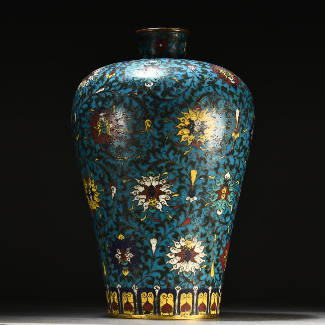 A copper-bodied cloisonne vase: Copper-bodied cloisonne vase SIZE: H:31cm W:19.5cm W:2528g (The Dimensions Of All Batches Are Manually Measured.If You Need More Detailed Information, Please Contact Our Customer Service Before