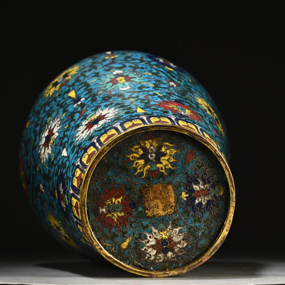 A copper-bodied cloisonne vase - 8